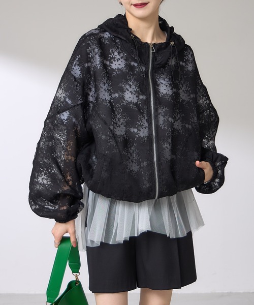 &. NOSTALGIA（アンドドットノスタルジア）の「【ZOZO限定】フラワーシアーブルゾン（ブルゾン・レディース・ホワイト/ブラック・M）」の11枚目の写真