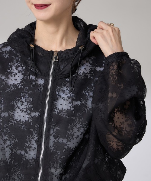 &. NOSTALGIA（アンドドットノスタルジア）の「【ZOZO限定】フラワーシアーブルゾン（ブルゾン・レディース・ホワイト/ブラック・M）」の12枚目の写真