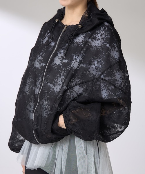 &. NOSTALGIA（アンドドットノスタルジア）の「【ZOZO限定】フラワーシアーブルゾン（ブルゾン・レディース・ホワイト/ブラック・M）」の13枚目の写真