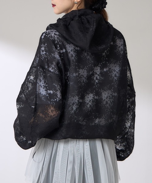 &. NOSTALGIA（アンドドットノスタルジア）の「【ZOZO限定】フラワーシアーブルゾン（ブルゾン・レディース・ホワイト/ブラック・M）」の14枚目の写真