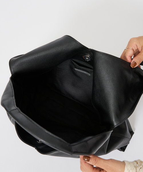 YArKA(ヤーカ)の「【YArKA/ヤーカ】 real leather different length handles tote / リアルレザー?短ハンドル トートバッグ/ユニセックス(トートバッグ・メンズ・ブラック・フリー)」の2枚目の写真