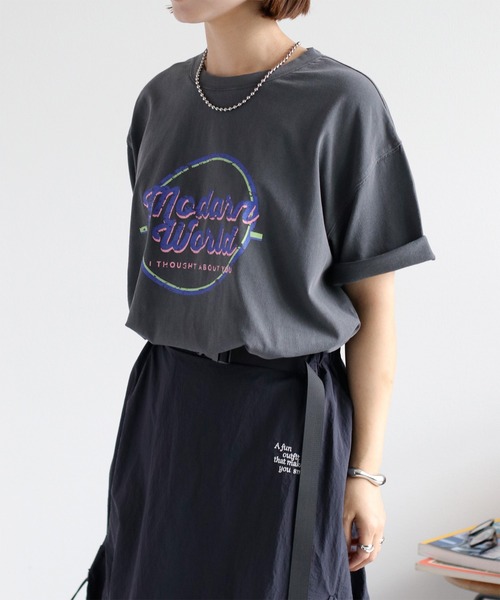 cepo（セポ）の「〈ユニセックス〉ピグメントロゴショートスリーブツアーTee（Tシャツ/カットソー・レディース・ホワイト/チャコール・M）」の3枚目の写真