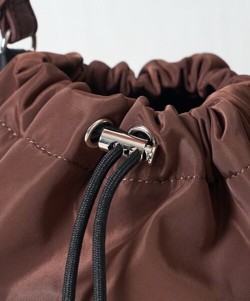 FREAK'S STORE(フリークスストア)の「OUTDOOR PRODUCTS × FREAK'S STORE/アウトドアプロダクツ 別注 マルチway ナイロンポーチ付き巾着バッグ(ショルダーバッグ・レディース・ブラック/ブラウン/ナチュラル・ONE SIZE)」の6枚目の写真