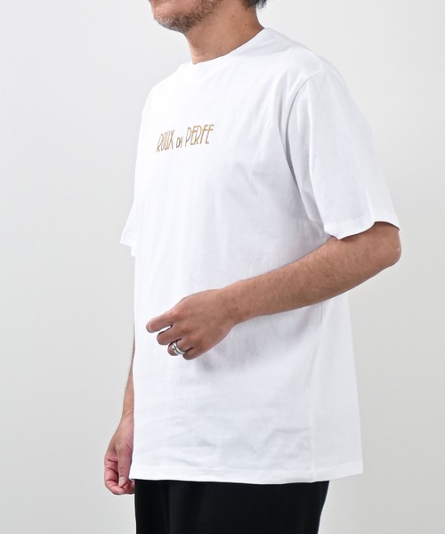 Felt-Maglietta（フェルトマリエッタ）の「[ROUXDI PERFE ルゥディパフィー]ゴールド刺繍Tシャツ（Tシャツ/カットソー・メンズ・ブラック/ホワイト・SMALL/MEDIUM/LARGE）」の7枚目の写真