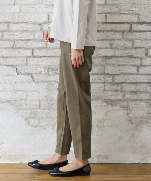 Honeys（ハニーズ）の「チノテーパード（股下６３ｃｍ）（チノパンツ・レディース・ネイビー/モカ/ブラック/ライトベージュ/カーキ/ブラウン・3L/L/LL/M/S/SS）」の18枚目の写真