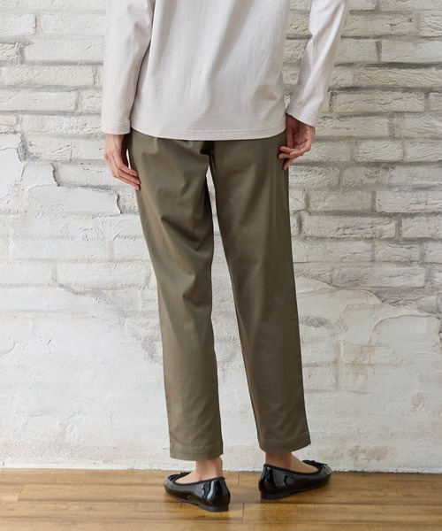 Honeys（ハニーズ）の「チノテーパード（股下６３ｃｍ）（チノパンツ・レディース・ネイビー/モカ/ブラック/ライトベージュ/カーキ/ブラウン・3L/L/LL/M/S/SS）」の19枚目の写真