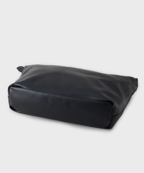 THE SHOP TK （ザ ショップ ティーケー ）の「フックバックルビッグショルダーバッグ（ショルダーバッグ・メンズ・ブラック・00）」の7枚目の写真