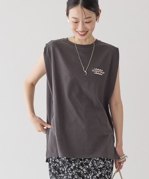 AMERICAN HOLIC(アメリカンホリック)の「ロゴ刺繍ノースリーブプルオーバー(Tシャツ/カットソー・レディース・グリーン/オレンジ/ブラック/チャコールグレー/オフホワイト・M/L)」の1枚目の写真