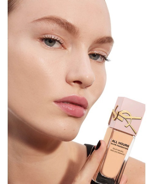 Yves Saint Laurent Beaute(イヴ・サンローラン・ボーテ)の「【新製品】オールアワーズ リキッド グロウ(ファンデーション・レディース・MN4 - 濃い肌色/LC5 - ピンクよりの健康的~やや明るい肌色/LN4 - やや明るい肌色(おすすめ色)/LC3 - ピンクよりの明るい~やや明るい肌色/LC2 - ピンクよりの明るい肌色/LC1 - ピンクよりの最も明るい肌色/MN1.5 - やや濃い肌色/LN7 - やや健康的な肌色/LC4 - ピンクよりのやや明るい肌色/LN1 - 最も明るい肌色・FREE)」の11枚目の写真