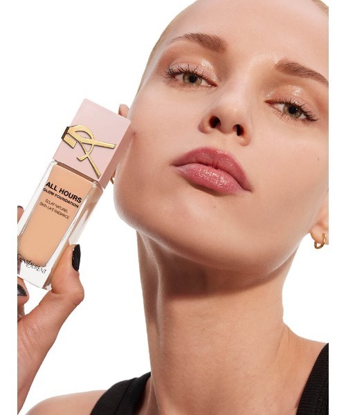 Yves Saint Laurent Beaute(イヴ・サンローラン・ボーテ)の「【新製品】オールアワーズ リキッド グロウ(ファンデーション・レディース・MN4 - 濃い肌色/LC5 - ピンクよりの健康的~やや明るい肌色/LN4 - やや明るい肌色(おすすめ色)/LC3 - ピンクよりの明るい~やや明るい肌色/LC2 - ピンクよりの明るい肌色/LC1 - ピンクよりの最も明るい肌色/MN1.5 - やや濃い肌色/LN7 - やや健康的な肌色/LC4 - ピンクよりのやや明るい肌色/LN1 - 最も明るい肌色・FREE)」の14枚目の写真