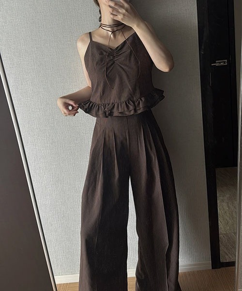WILLFULLY(ウィルフリー)の「3tuck stripe wide PT(その他パンツ・レディース・チャコール/ブラウン・FREE)」の2枚目の写真