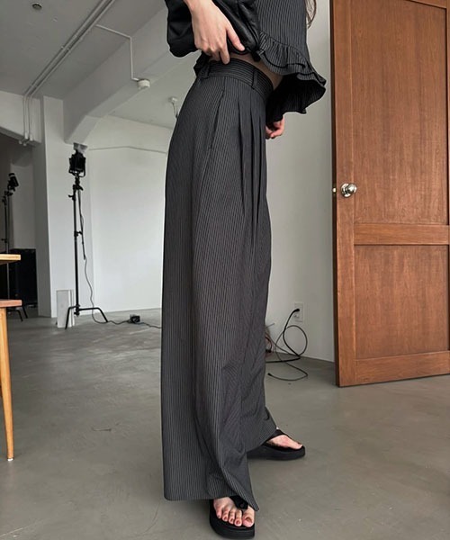 WILLFULLY(ウィルフリー)の「3tuck stripe wide PT(その他パンツ・レディース・チャコール/ブラウン・FREE)」の13枚目の写真