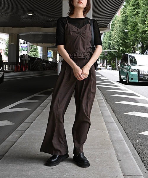 WILLFULLY(ウィルフリー)の「3tuck stripe wide PT(その他パンツ・レディース・チャコール/ブラウン・FREE)」の5枚目の写真