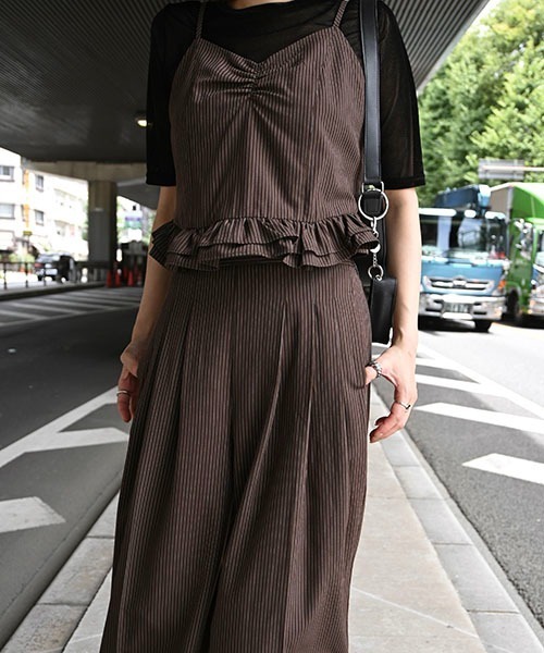 WILLFULLY(ウィルフリー)の「3tuck stripe wide PT(その他パンツ・レディース・チャコール/ブラウン・FREE)」の6枚目の写真