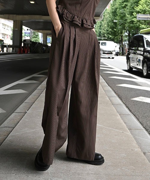 WILLFULLY(ウィルフリー)の「3tuck stripe wide PT(その他パンツ・レディース・チャコール/ブラウン・FREE)」の7枚目の写真