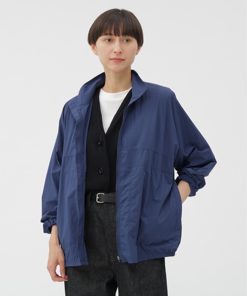 MHL.(エムエイチエル)の「PROOFED LIGHT NYLON TAFFETA(ブルゾン・レディース・ブラック/ネイビー/セージグリーン・1/2)」の3枚目の写真