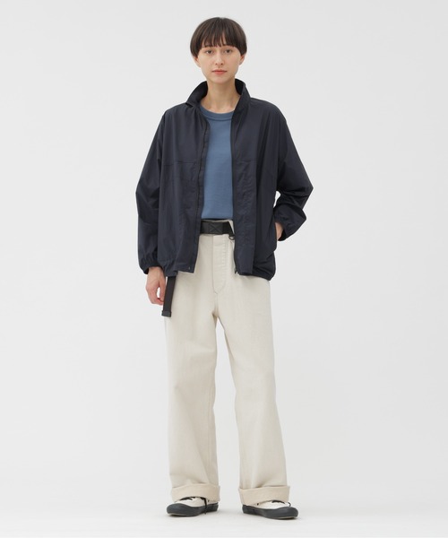 MHL.(エムエイチエル)の「PROOFED LIGHT NYLON TAFFETA(ブルゾン・レディース・ブラック/ネイビー/セージグリーン・1/2)」の4枚目の写真