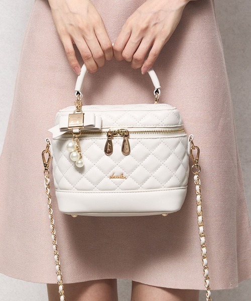 dazzlin(ダズリン)の「【dazzlin/ダズリン】キルティング リボンチャーム付バニティ(ショルダーバッグ・レディース・アイボリー/ミント/ブラック/ピンク・FREE)」の1枚目の写真