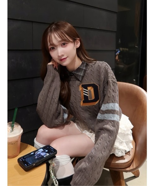 ダーリッチ カレッジワッペンショートニットトップス GRY Darich（ダーリッチ）の「カレッジワッペンショートニットトップス