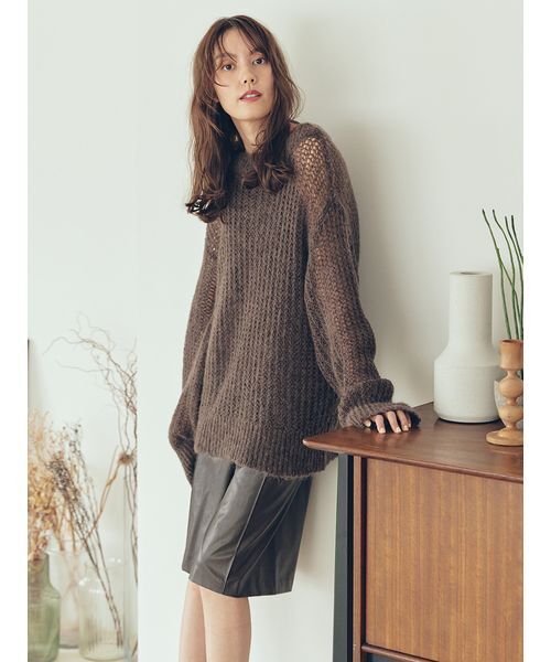 Mila Owen（ミラオーウェン）の「フェイクレザーセンタープレスハーフ