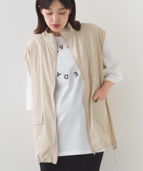 OMNES（オムネス）の「ナイロン リップストップスタンドカラー裾ドロストジップベスト（ベスト・レディース・ホワイト/ベージュ/ブラック/カーキ・FREE）」の3枚目の写真