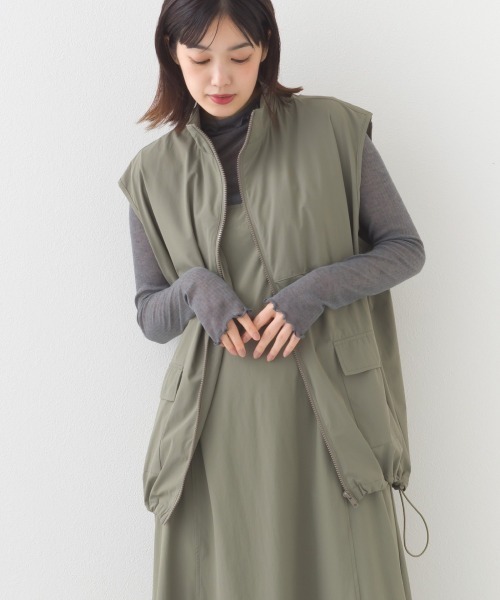 OMNES（オムネス）の「ナイロン リップストップスタンドカラー裾ドロストジップベスト（ベスト・レディース・ホワイト/ベージュ/ブラック/カーキ・FREE）」の19枚目の写真