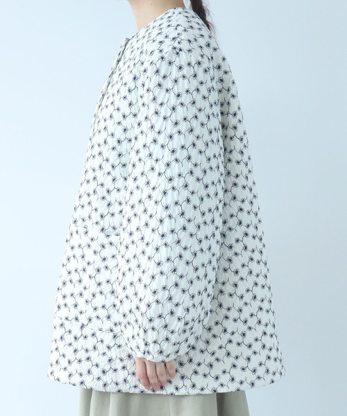 bulle de savon（ビュルデサボン）の「△evodown　はな刺繍 ノーカラーコート（ダウンジャケット/コート・レディース・ホワイト/ネイビー・FREE）」の13枚目の写真