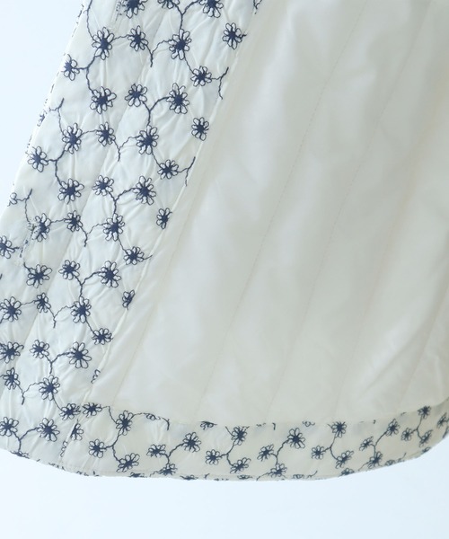 bulle de savon（ビュルデサボン）の「△evodown　はな刺繍 ノーカラーコート（ダウンジャケット/コート・レディース・ホワイト/ネイビー・FREE）」の21枚目の写真