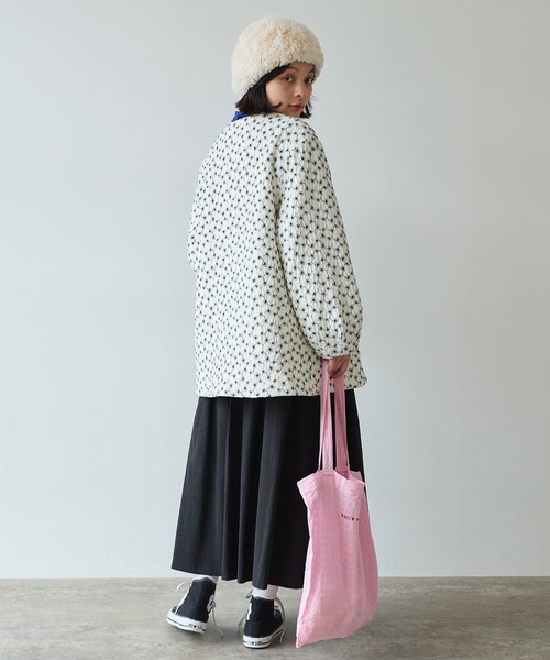 bulle de savon（ビュルデサボン）の「△evodown　はな刺繍 ノーカラーコート（ダウンジャケット/コート・レディース・ホワイト/ネイビー・FREE）」の11枚目の写真