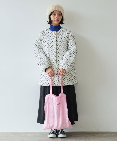 bulle de savon（ビュルデサボン）の「△evodown　はな刺繍 ノーカラーコート（ダウンジャケット/コート・レディース・ホワイト/ネイビー・FREE）」の7枚目の写真