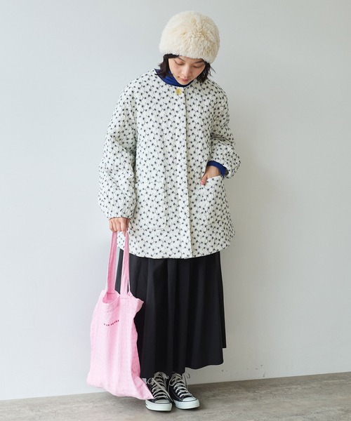 bulle de savon（ビュルデサボン）の「△evodown　はな刺繍 ノーカラーコート（ダウンジャケット/コート・レディース・ホワイト/ネイビー・FREE）」の9枚目の写真