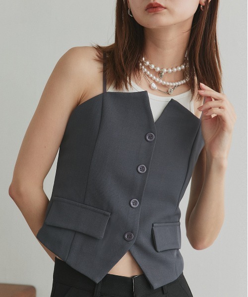 ad thie(アドティエ)の「フロントボタンデザイン キャミソールビスチェ(キャミソール・レディース・チャコール/ライトベージュ/ブラック・FREE)」の3枚目の写真