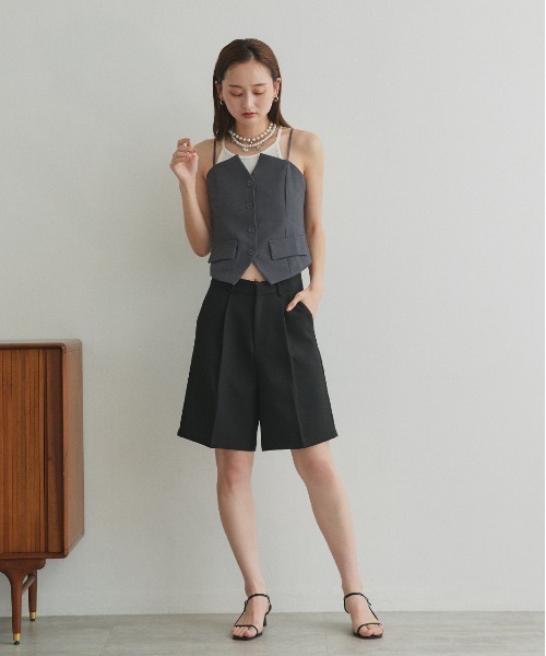 ad thie(アドティエ)の「フロントボタンデザイン キャミソールビスチェ(キャミソール・レディース・チャコール/ライトベージュ/ブラック・FREE)」の19枚目の写真