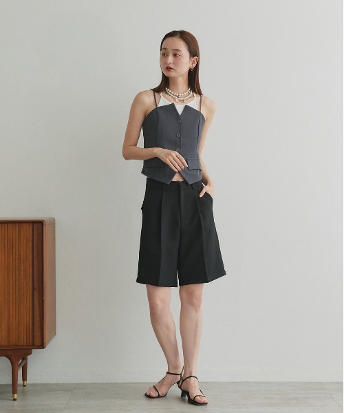 ad thie(アドティエ)の「フロントボタンデザイン キャミソールビスチェ(キャミソール・レディース・チャコール/ライトベージュ/ブラック・FREE)」の20枚目の写真