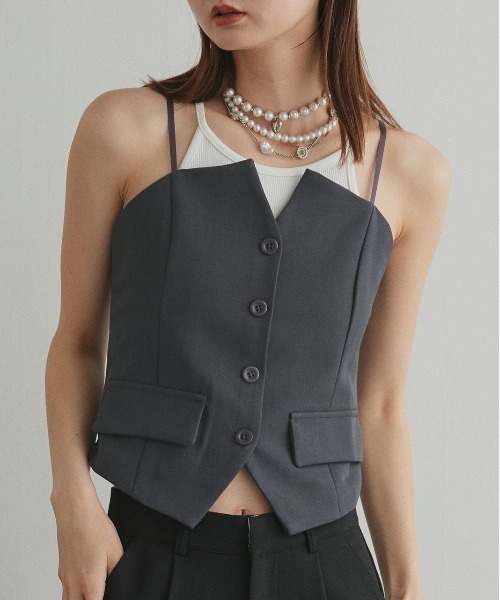 ad thie(アドティエ)の「フロントボタンデザイン キャミソールビスチェ(キャミソール・レディース・チャコール/ライトベージュ/ブラック・FREE)」の22枚目の写真