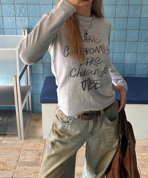 LYEON(リヨン)の「メッセージロゴクルーネックロンT(Tシャツ/カットソー・レディース・ブラック/オフホワイト/グレー・FREE)」の3枚目の写真