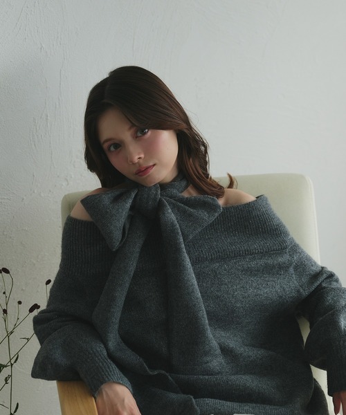 ふわもこうさ耳2WAY OFF-SHOULDER OUTERチェーンブローチ付き Multi-way choker loose off-shoulder knit / マルチウェイ