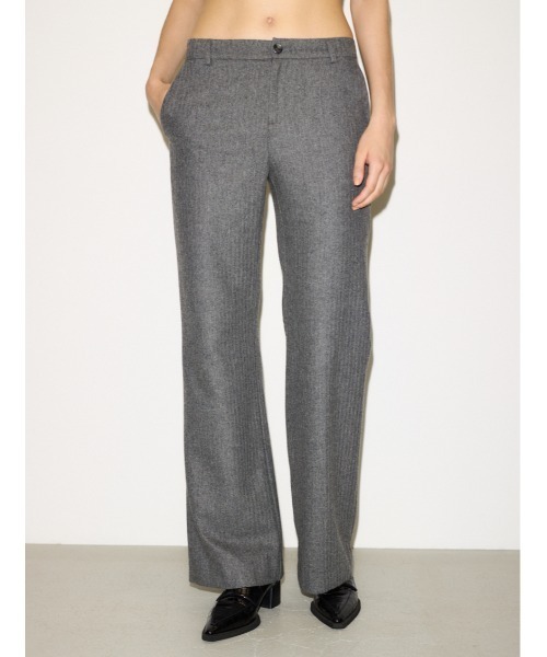 THROW by SLY(スローバイスライ)の「THROW SHADOW STRIPE L/W PT シャドーストライプ ローウエスト パンツ 秋服 冬服(スラックス・レディース・杢グレー/ブラック系その他2・0/1)」の1枚目の写真