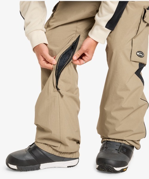Quiksilver(クイックシルバー)の「SNOW DOWN CARGO PT/クイックシルバースキースノーボードパンツ(その他パンツ・メンズ・ブラック/ベージュ/ベージュ系その他・MEDIUM/LARGE/X-LARGE/SMALL)」の17枚目の写真