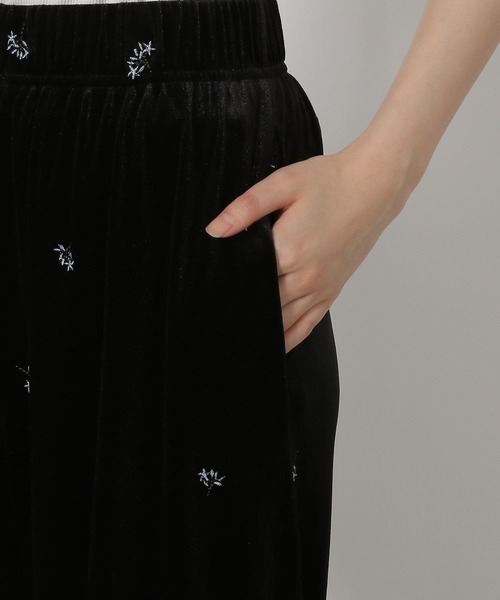 LAKOLE（ラコレ）の「刺繍ベロアイージーパンツ / 598892（その他パンツ・レディース・オレンジ/ブラック・FREE）」の14枚目の写真