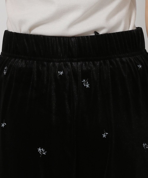 LAKOLE（ラコレ）の「刺繍ベロアイージーパンツ / 598892（その他パンツ・レディース・オレンジ/ブラック・FREE）」の16枚目の写真