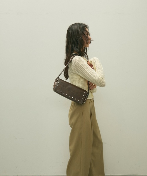 Lutim by u(ルチバイユー)の「Studs frame square bag / スタッズフレームスクエアバック(ショルダーバッグ・レディース・ブラウン/ブラック・FREE)」の4枚目の写真