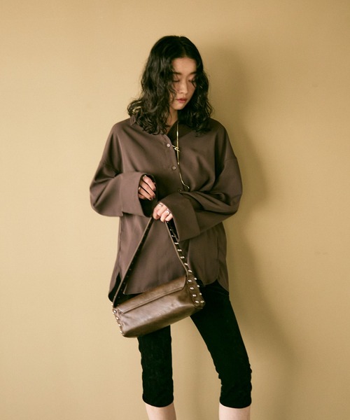 Lutim by u(ルチバイユー)の「Studs frame square bag / スタッズフレームスクエアバック(ショルダーバッグ・レディース・ブラウン/ブラック・FREE)」の17枚目の写真
