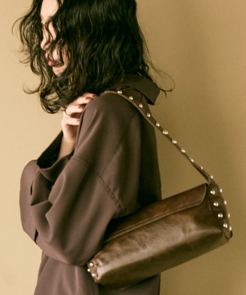 Lutim by u(ルチバイユー)の「Studs frame square bag / スタッズフレームスクエアバック(ショルダーバッグ・レディース・ブラウン/ブラック・FREE)」の20枚目の写真
