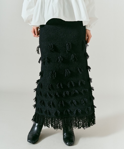 W:Huku(フーク)の「ポイント フリンジ ニット ナロー スカート / Pointed Fringe Knit Narrow Skirt(スカート・レディース・アイボリー/ブラック/チャコール・FREE)」の1枚目の写真
