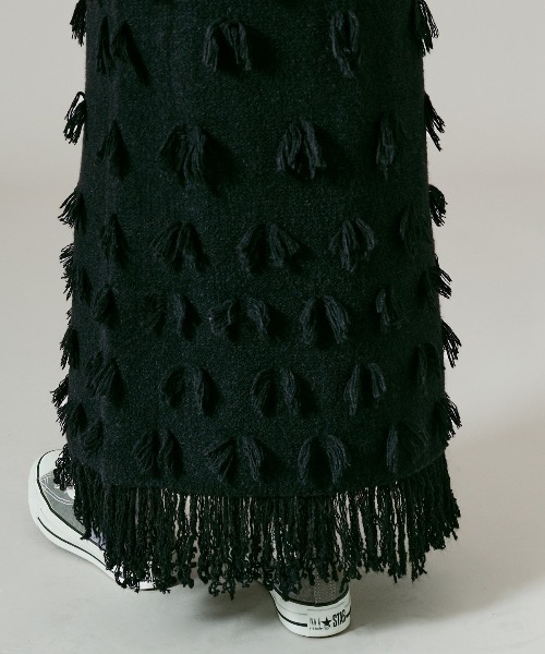 W:Huku(フーク)の「ポイント フリンジ ニット ナロー スカート / Pointed Fringe Knit Narrow Skirt(スカート・レディース・アイボリー/ブラック/チャコール・FREE)」の6枚目の写真
