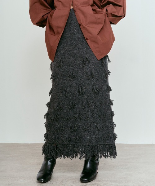 W:Huku(フーク)の「ポイント フリンジ ニット ナロー スカート / Pointed Fringe Knit Narrow Skirt(スカート・レディース・アイボリー/ブラック/チャコール・FREE)」の13枚目の写真