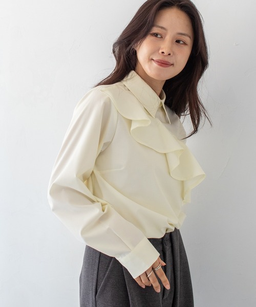HER CLOSET(ハークローゼット)の「【HER CLOSET】25AW新作 フリルシャツブラウス FRILL SHIRT BLOUSE(シャツ/ブラウス・レディース・ブラック/アイボリー/ライトベージュ・MEDIUM)」の1枚目の写真