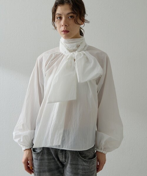 Whim Gazette（ウィムガゼット）の「ギャザーボウタイブラウス（シャツ/ブラウス・レディース・ホワイト/ブラック・FREE）」の3枚目の写真