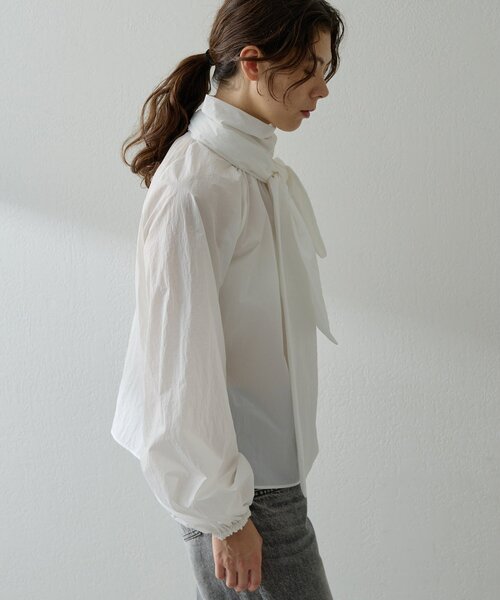 Whim Gazette（ウィムガゼット）の「ギャザーボウタイブラウス（シャツ/ブラウス・レディース・ホワイト/ブラック・FREE）」の6枚目の写真